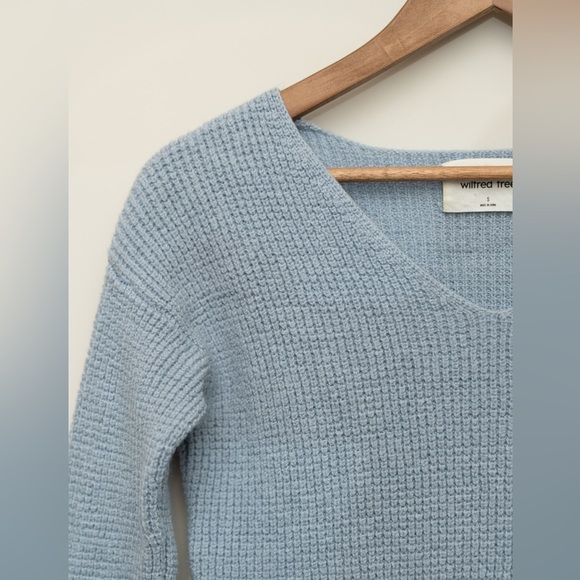 100% Merino Wool Aritzia Wilfred Free V-Neck Sweater Light Blue - Picture 3 of 7